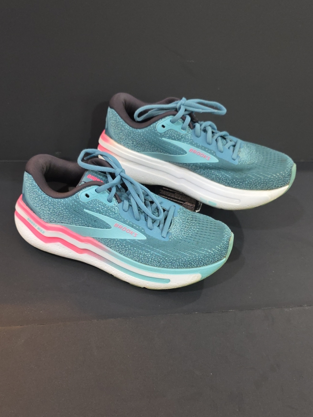 Brooks Ghost MAX 2 Women's Teal Lace-Up Running Shoes with Pink Trim Size 8